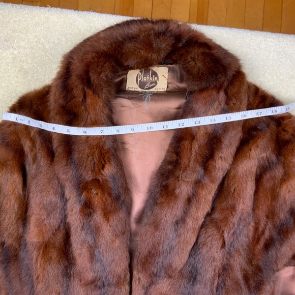 Elegant Brown Women's Mink Cape - Picture 6 of 9